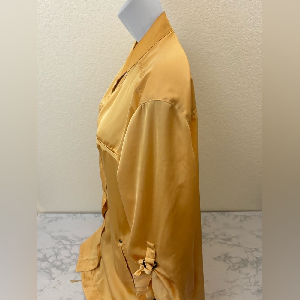 Chico’s 2 Button Up Shirt Womens Long Sleeve Pearl Snap Satin Yellow Gold Top - Picture 4 of 7